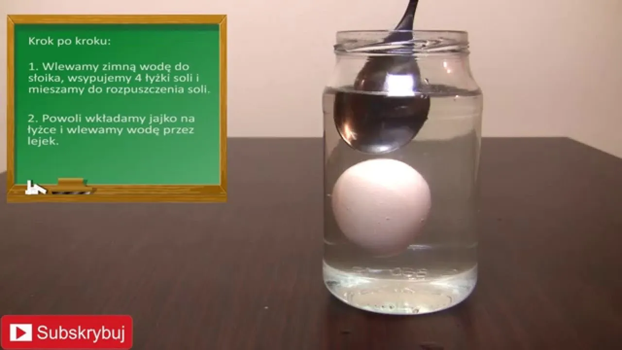 Eksperyment z jajkiem lewitującym w wodzie