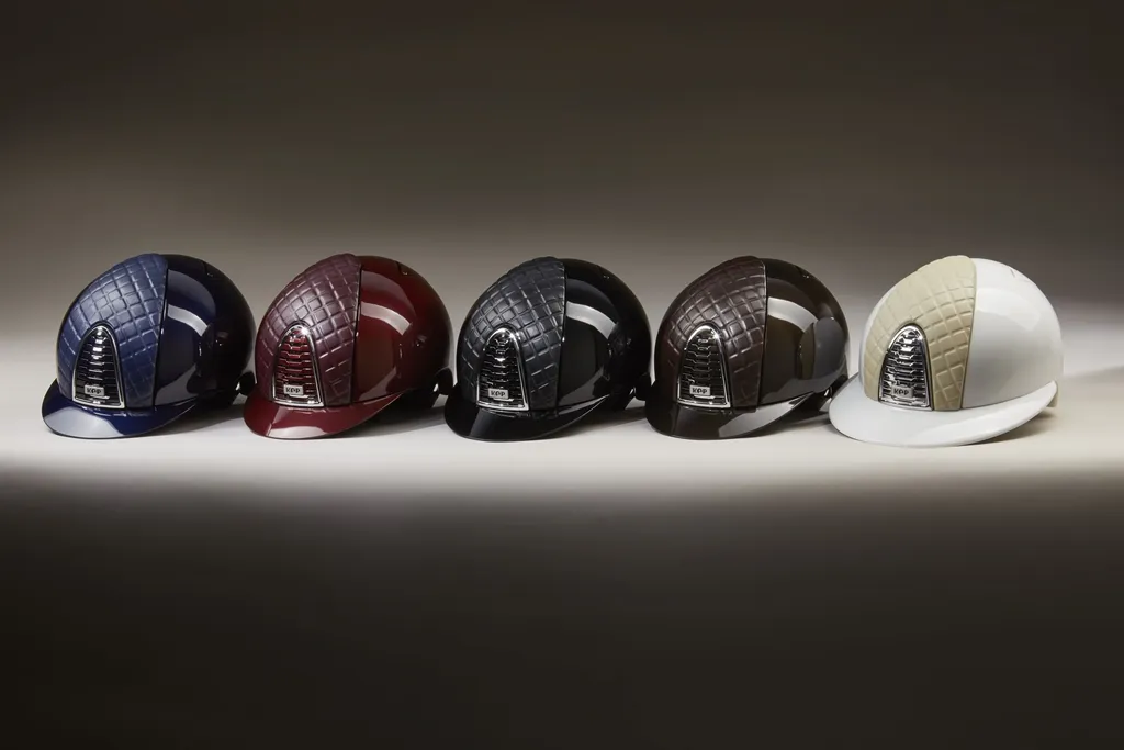 kask jeździecki nowoczesny i toczek por&oacute;wnanie