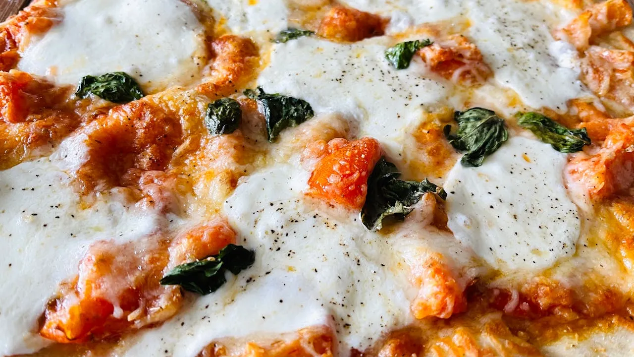 Zdjęcie Jaka mozzarella do pizzy? Wybierz najlepszą i uniknij błędów