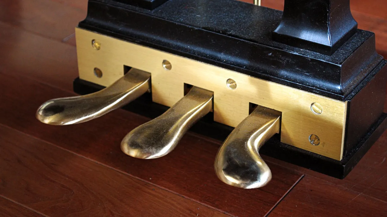 funkcje pedałów fortepianu i pianina