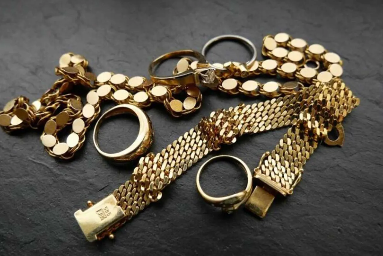 Biżuteria bez pr&oacute;by probierczej, stare złoto, zagraniczne złoto