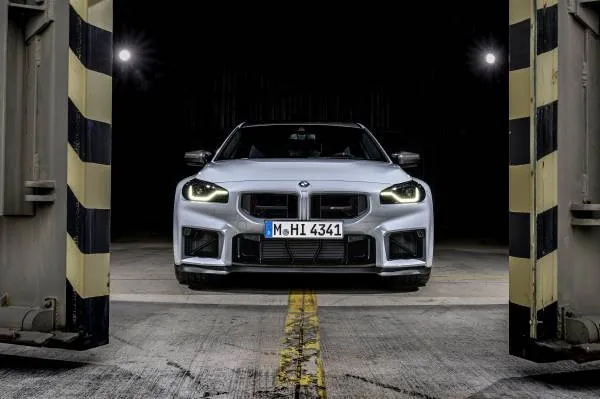 BMW M2 CS G87 dynamiczny widok z przodu