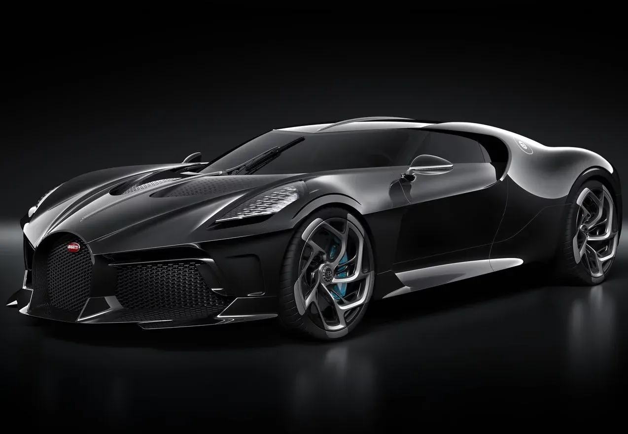Elegancja Bugatti La Voiture Noire. Ten hipersamoch&oacute;d ma 1500 koni, co czyni go potężnym dziełem sztuki motoryzacyjnej.