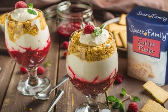 Desery z kremem mascarpone i galaretką