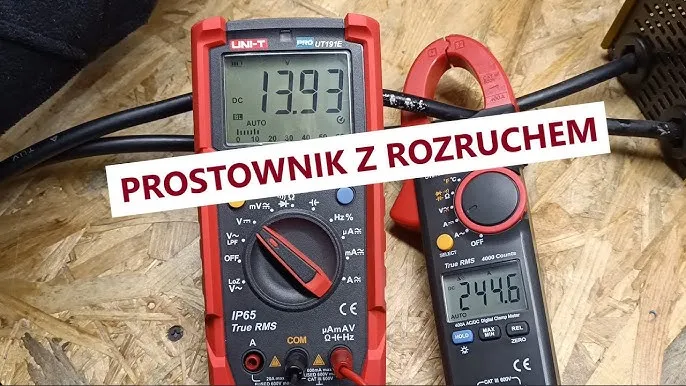 prostownik transformatorowy vs mikroprocesorowy zdjęcie por&oacute;wnawcze