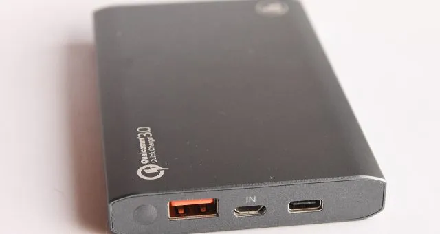 elektronika w bagażu podręcznym, powerbank samolot