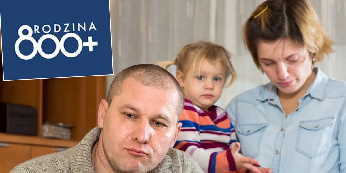 rodzina z dokumentami świadczenia 800+