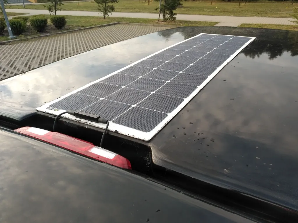 Panel słoneczny do ładowania akumulatora samochodowego przykłady montażu