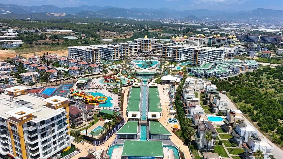 Krajobraz Riwiery Tureckiej z nowoczesnymi nieruchomościami