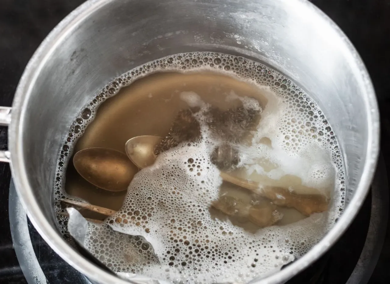 domowe czyszczenie srebra folia aluminiowa soda