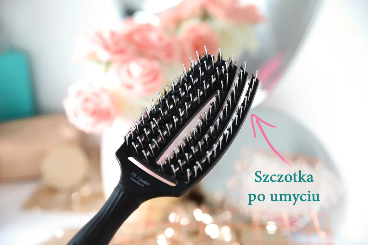 czyszczenie szczotki do włos&oacute;w krok po kroku
