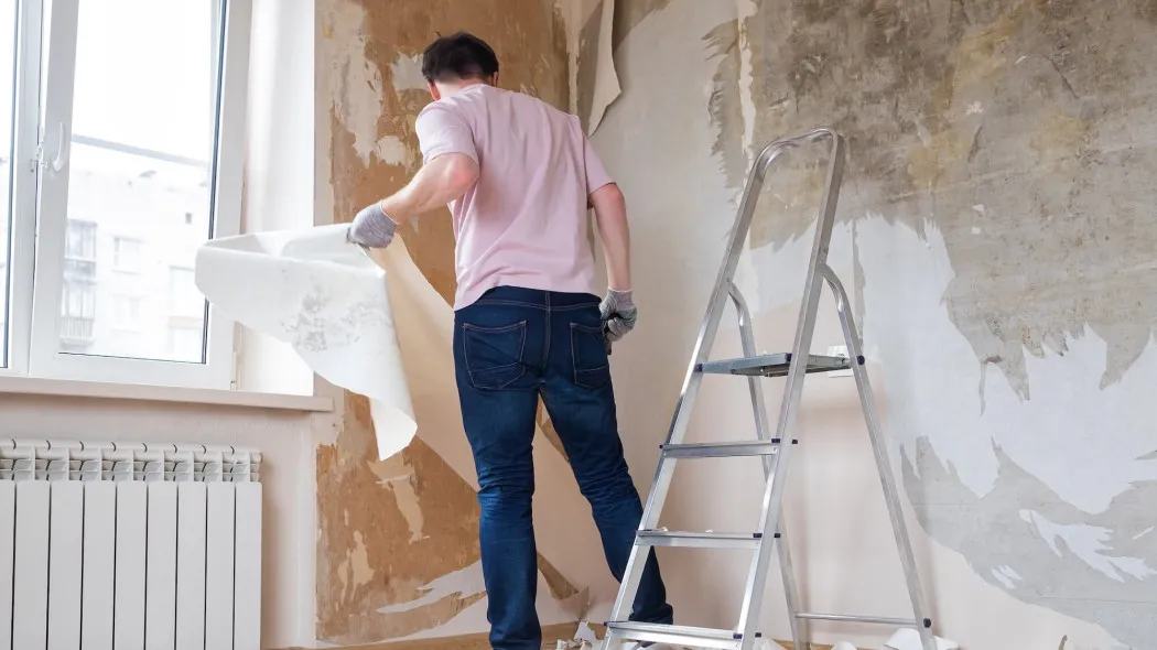 uszkodzenia tynku po usunięciu tapety