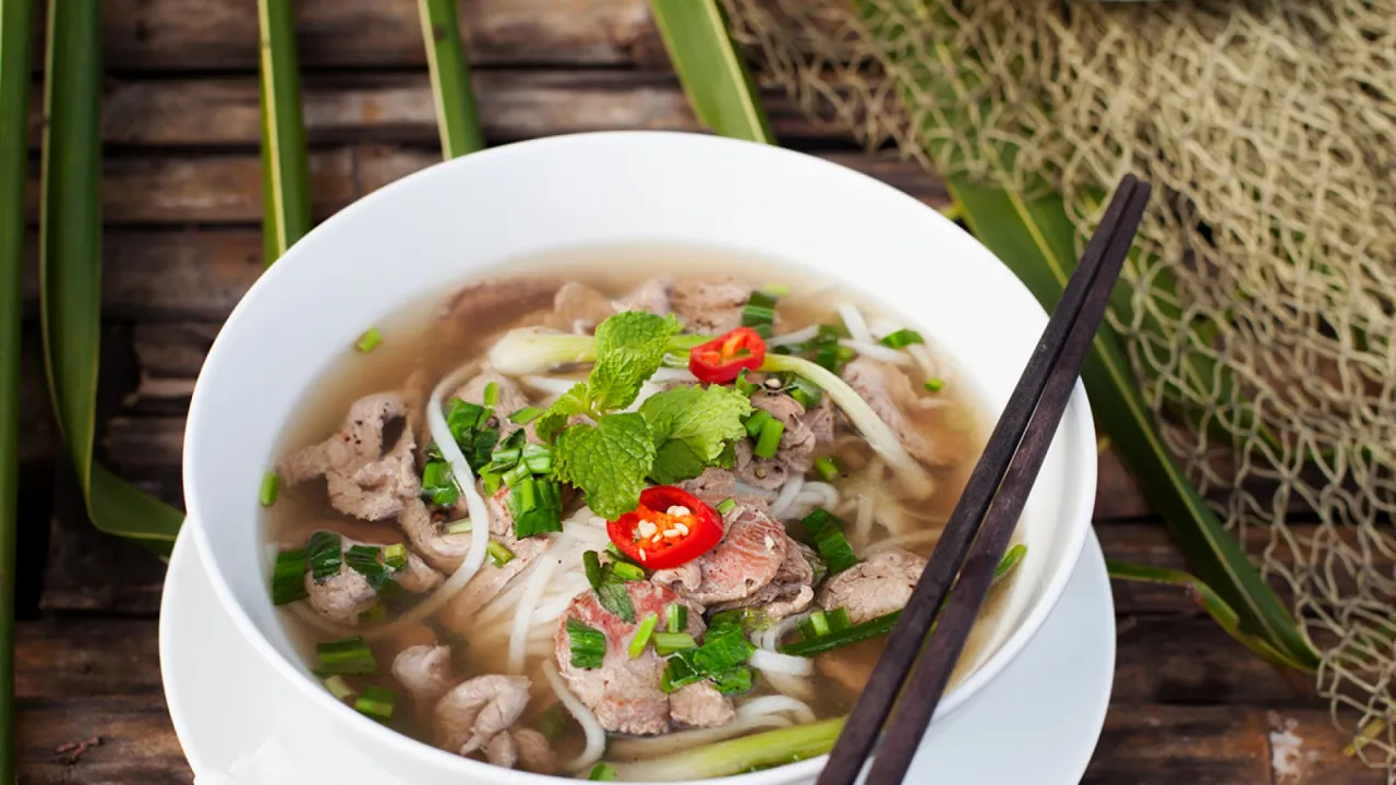 Vietnamesische Pho Bo Suppe