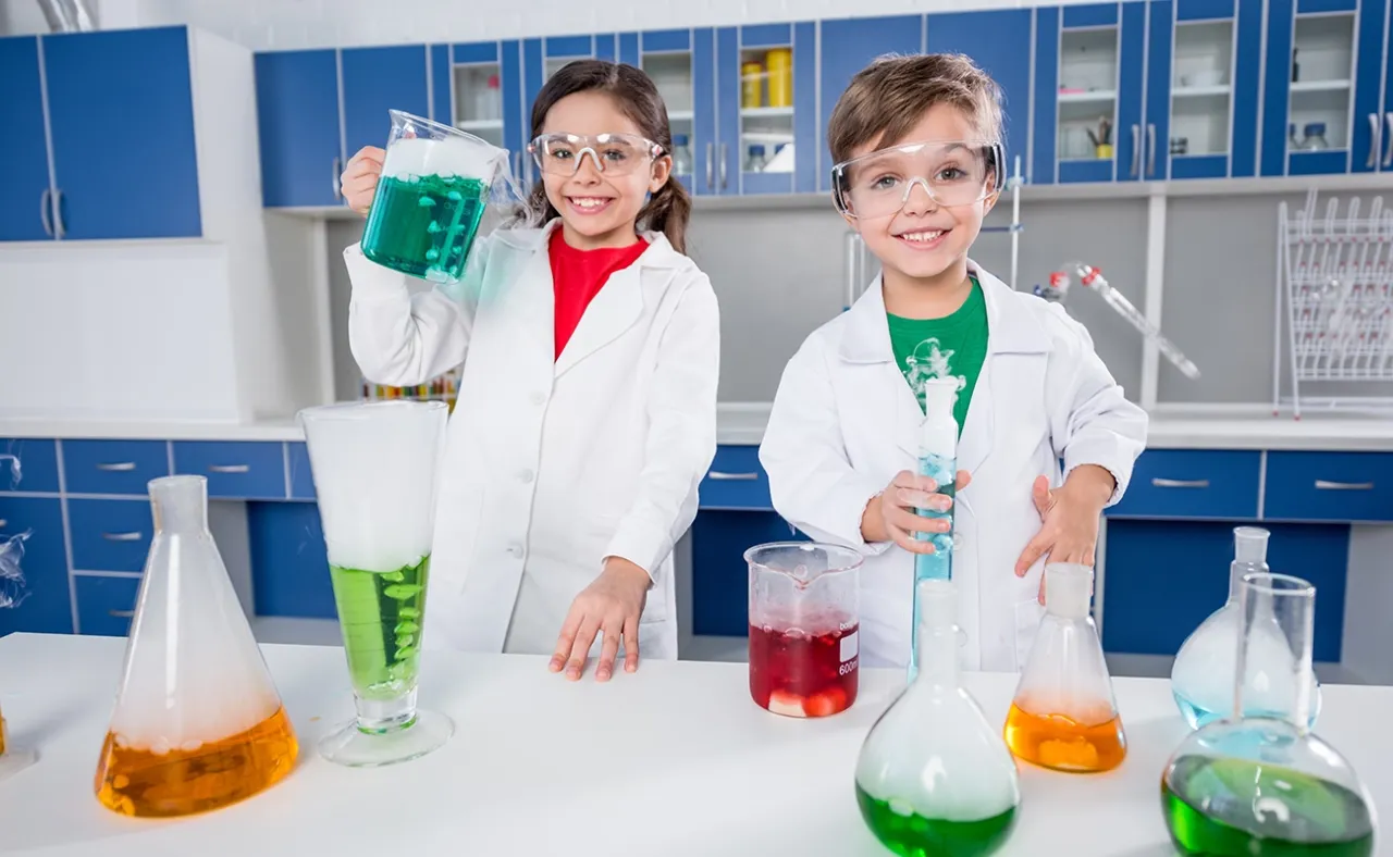 Zdjęcie Zajęcia z chemii dla dzieci: ciekawe eksperymenty, które zachwycą maluchy