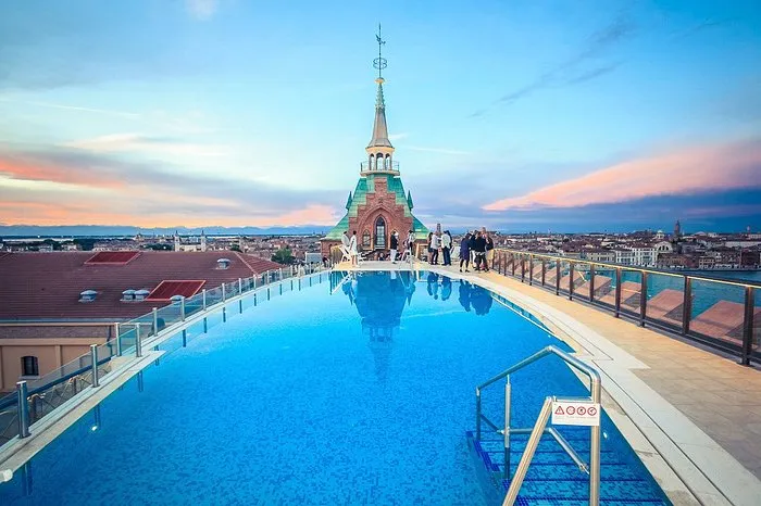Piscina panoramica Hilton Molino Stucky Venezia