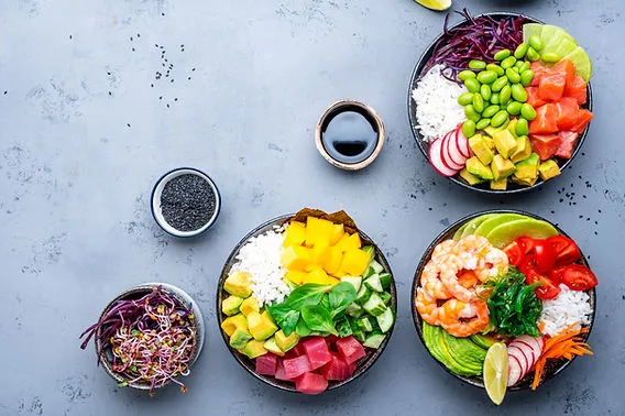 Ingredienti freschi e colorati per piatti salutari