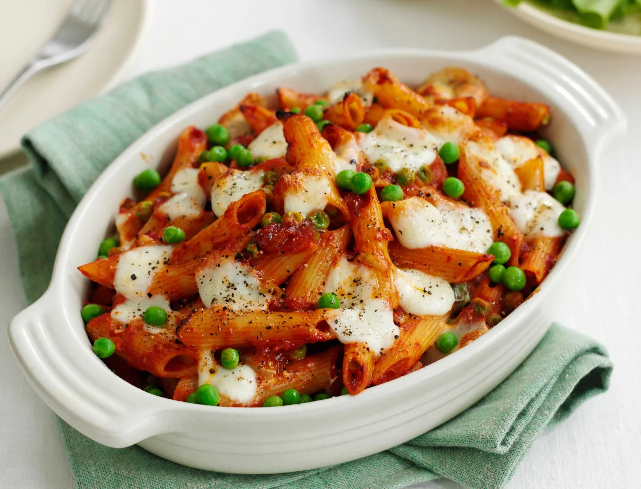 Gratin de p&acirc;tes aux l&eacute;gumes dor&eacute; et fumant