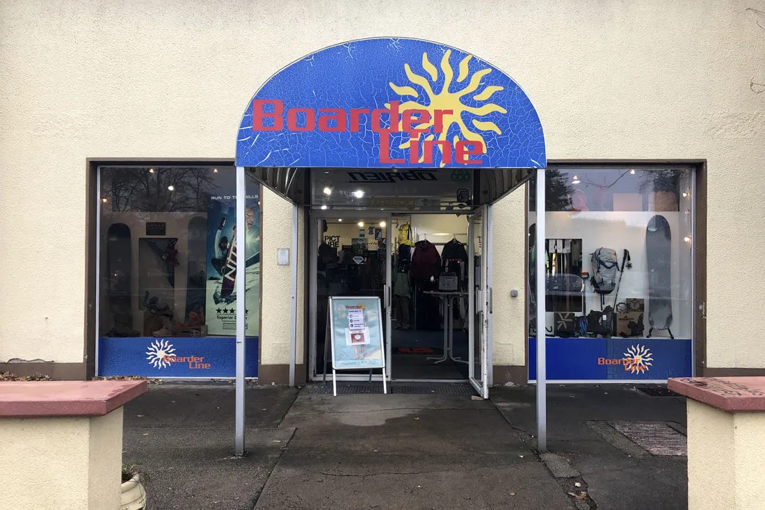 Der Berg Ruft Boarderline Berlin Ladenfront Schlesische Stra&szlig;e