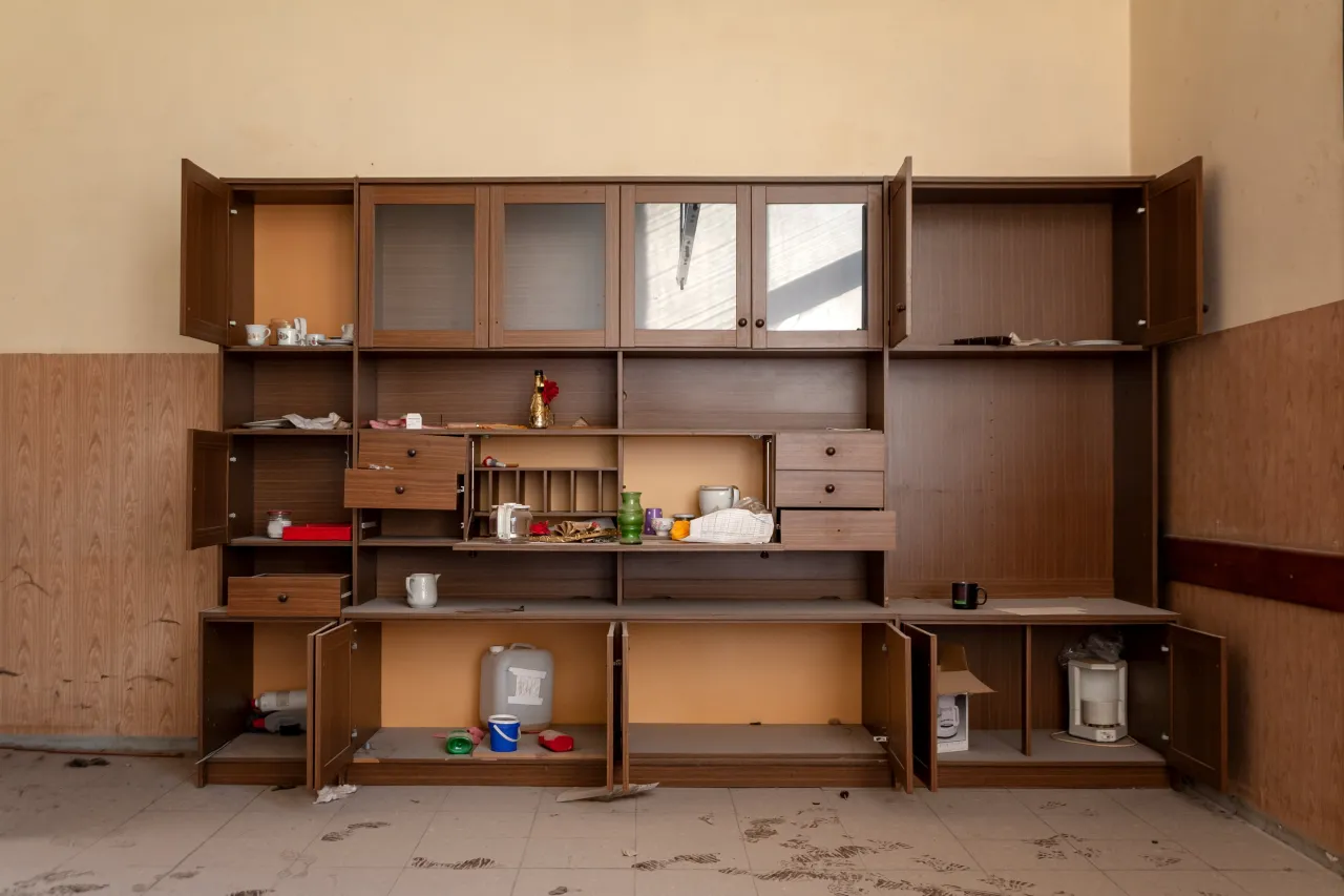 Przygotowanie meblościanki do renowacji