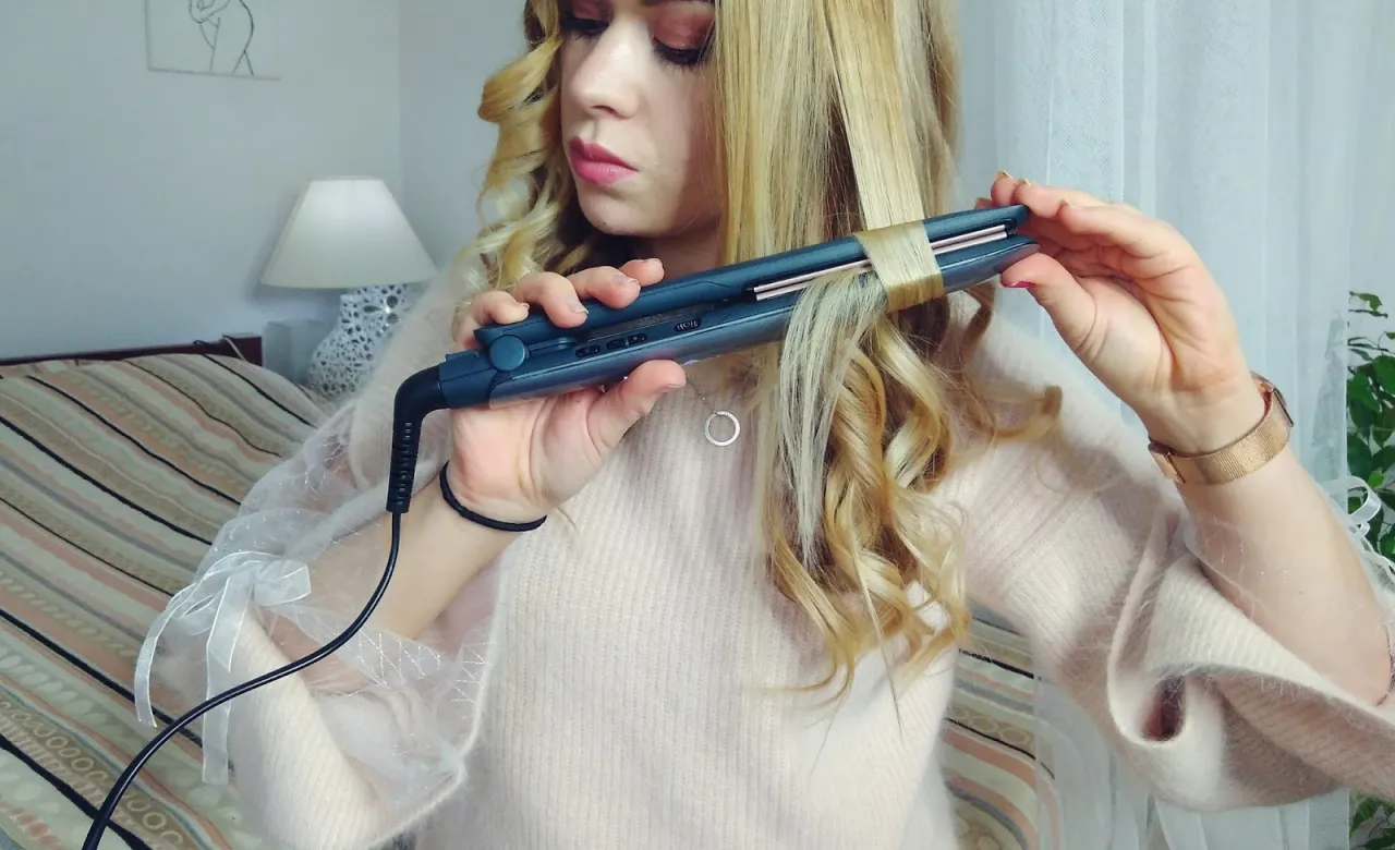 Prostownica do włosów kręcąca loki