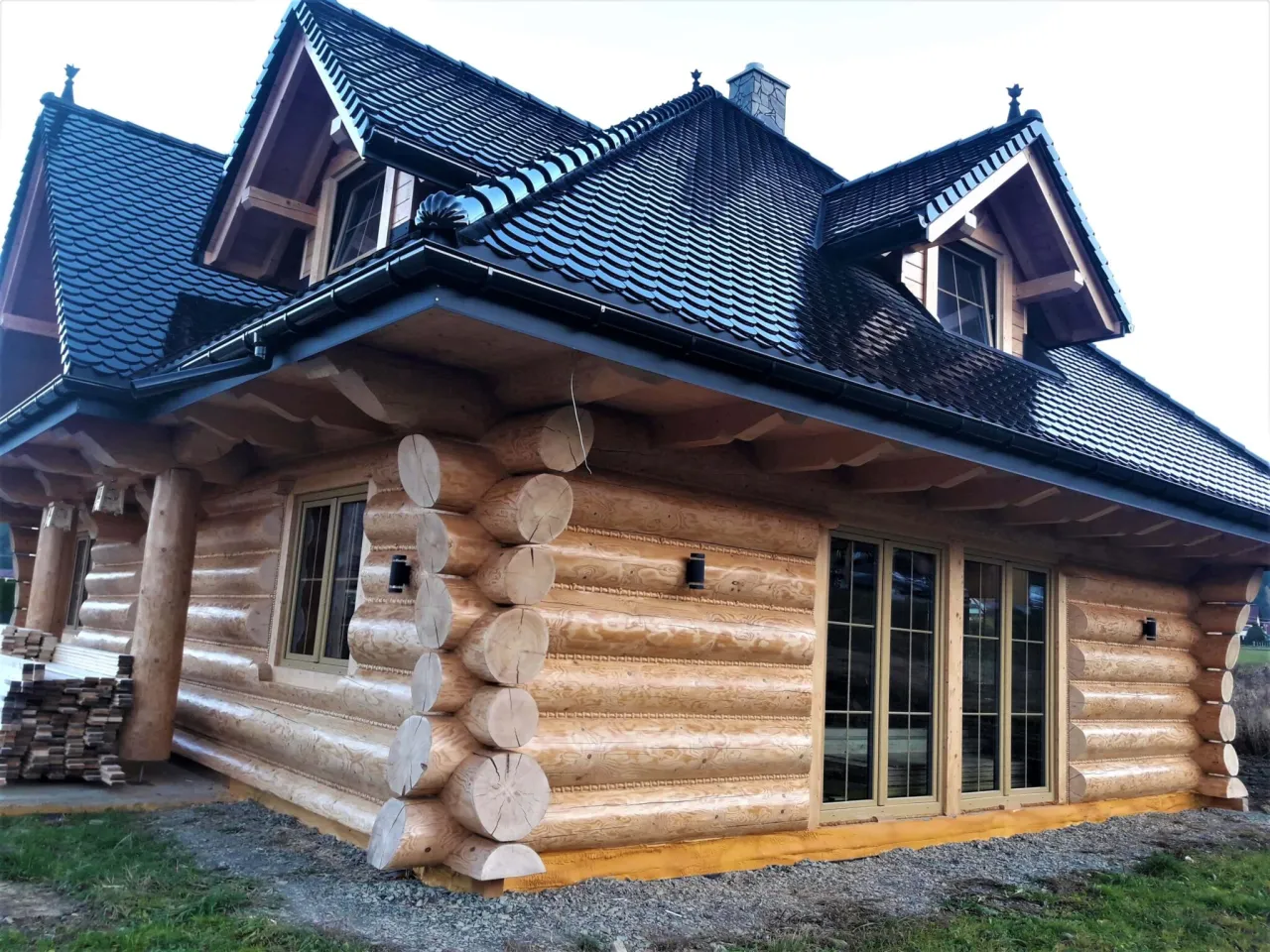 dom z bali w Polsce widok zewnętrzny