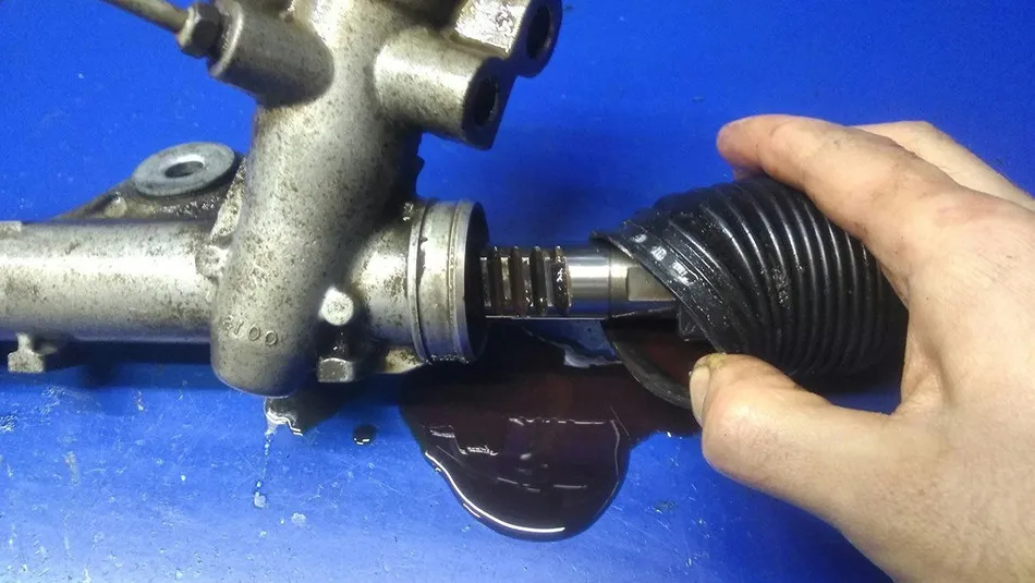 Wyciek płynu wspomagania kierownicy