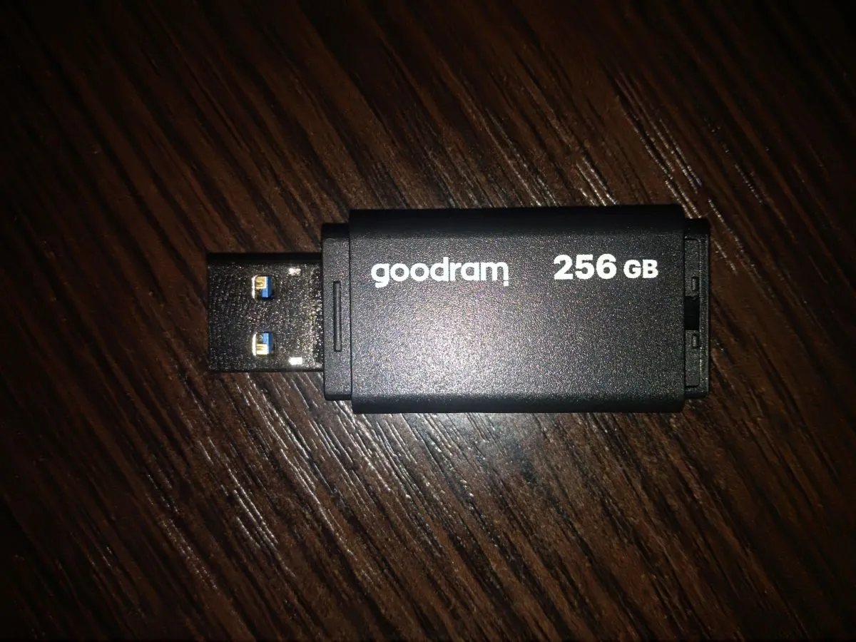 różne systemy plików pendrive tv
