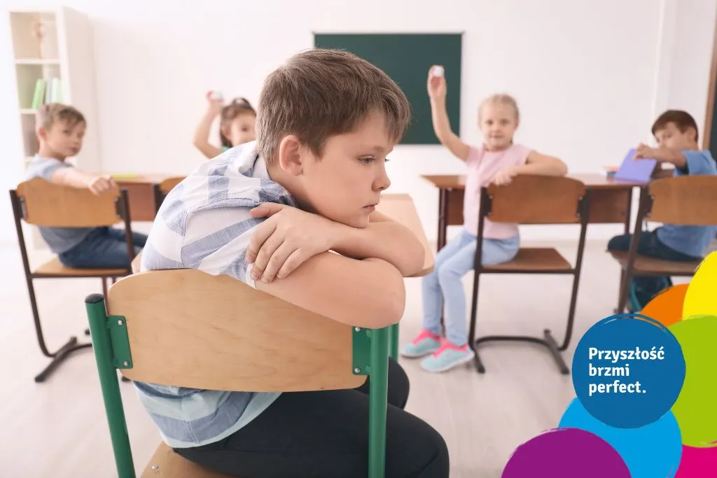 nauczyciel krzywdzi dziecko, przemoc w szkole, czerwone flagi