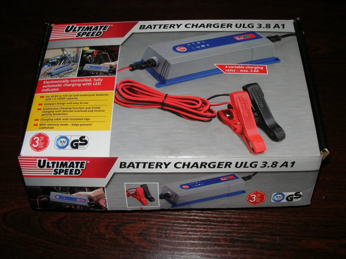 Prostownik motocyklowy vs samochodowy