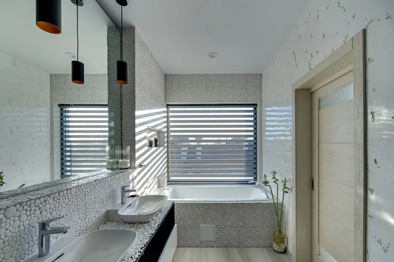 Rodzaje rolet do łazienki porównanie