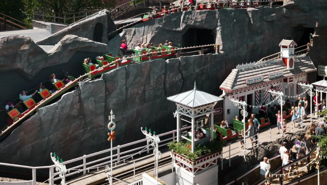 Tivoli Kopenhagen Rutschebanen Holzachterbahn