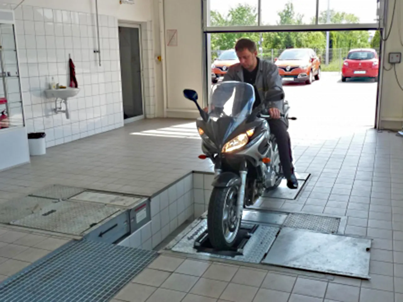 samodzielna kontrola motoroweru przed przeglądem