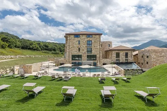 Tipi di hotel montagna Abruzzo: family, spa, sportivi, albergo diffuso