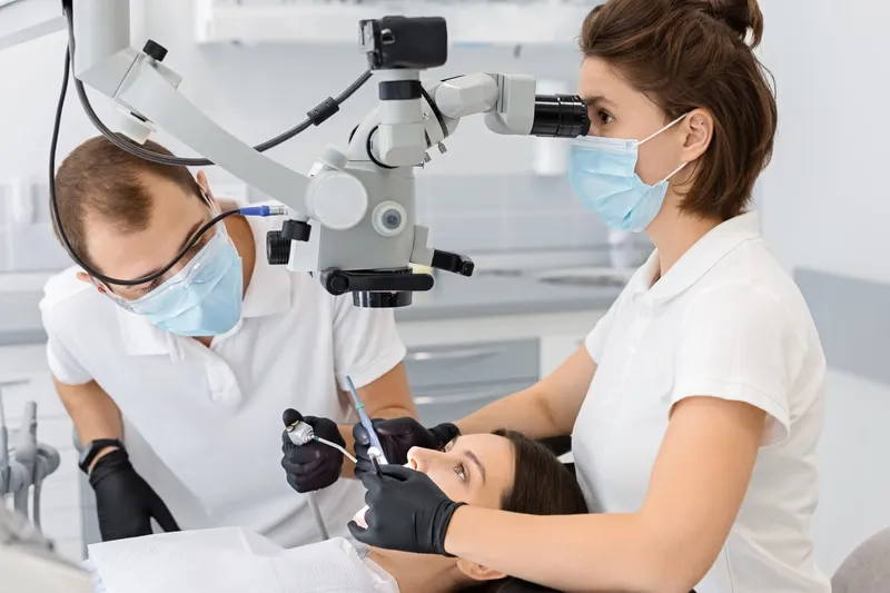 różne zabiegi stomatologiczne wymagające rekonwalescencji