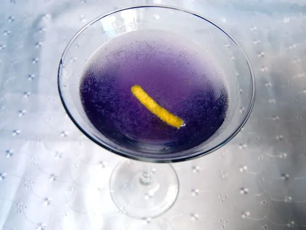 Zdjęcie Przepis na drink Blue Moon: orzeźwiający koktajl na każdą okazję