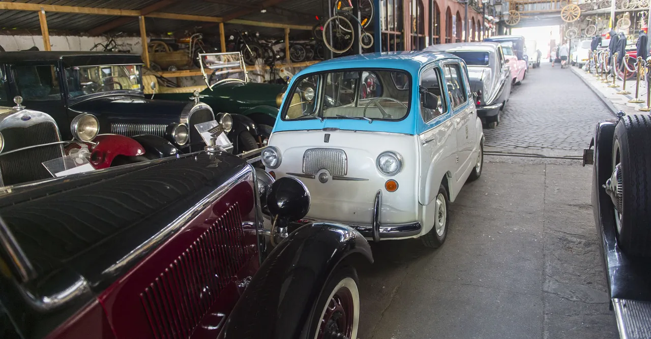 Muzeum Motoryzacji i Techniki Otrębusy adres