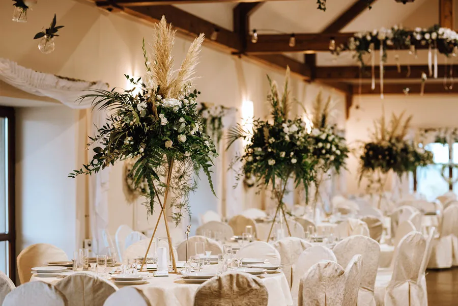 układ stoł&oacute;w wesele okrągłe prostokątne