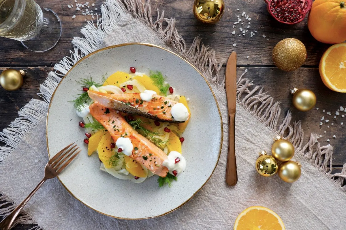 Insalata di salmone scottato con finocchi e arance