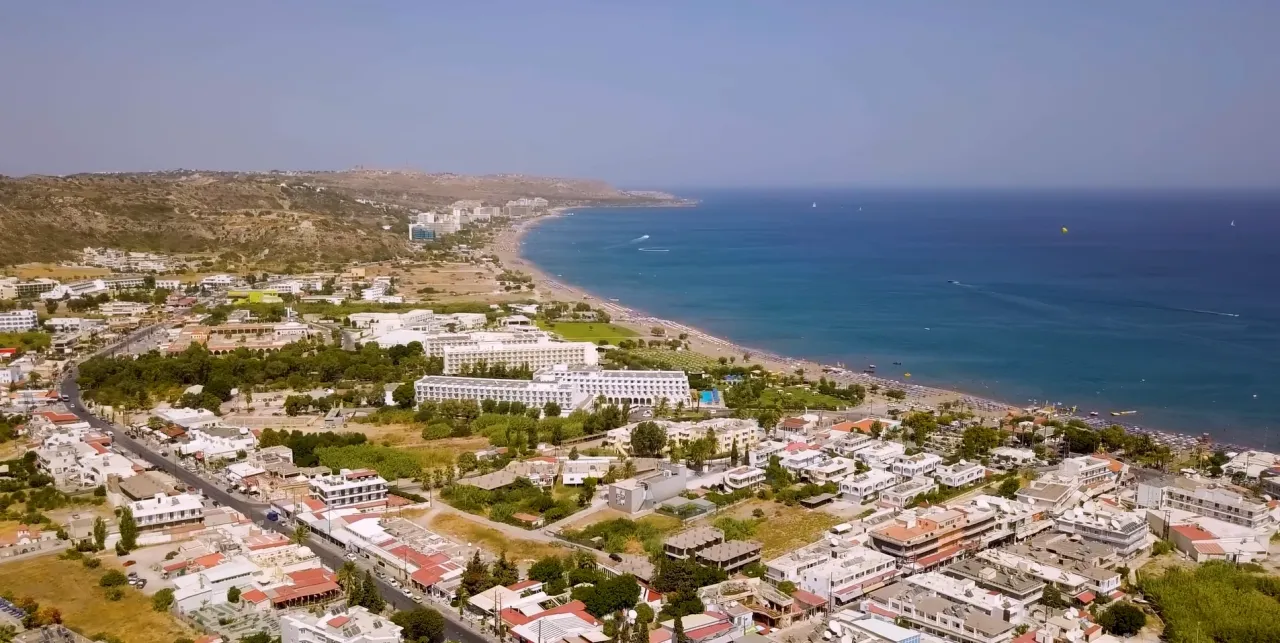 Lindos Rodos białe domy i akropol