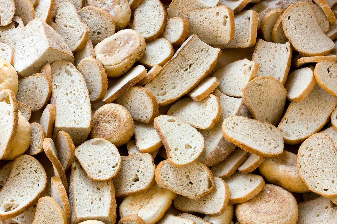 Suchy chleb dla konia