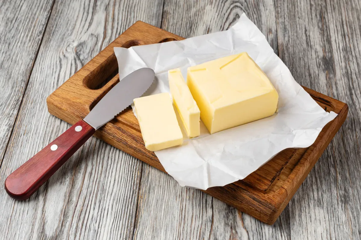 aktualne promocje masła w sklepach tabela luty 2026