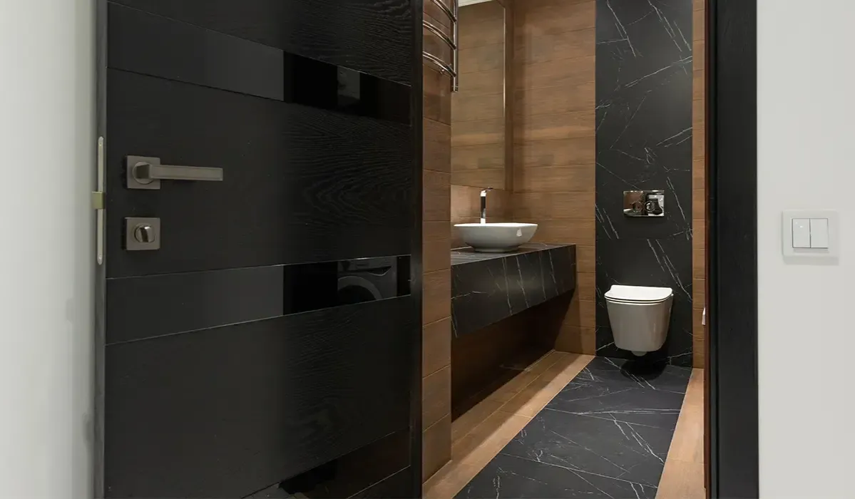 r&oacute;żne standardy wyposażenia łazienki