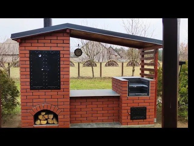 r&oacute;żne projekty grilli murowanych z wędzarnią i blatem