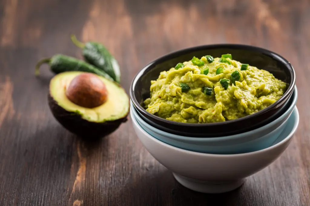 Zdjęcie Co to jest guacamole? Poznaj sekrety pysznego sosu z awokado