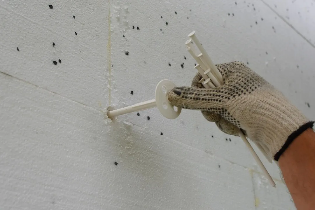 R&oacute;żne rodzaje mur&oacute;w i głębokość zakotwienia kołk&oacute;w