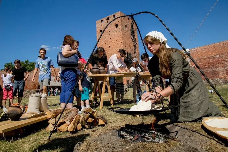 zamek w czersku z dziećmi