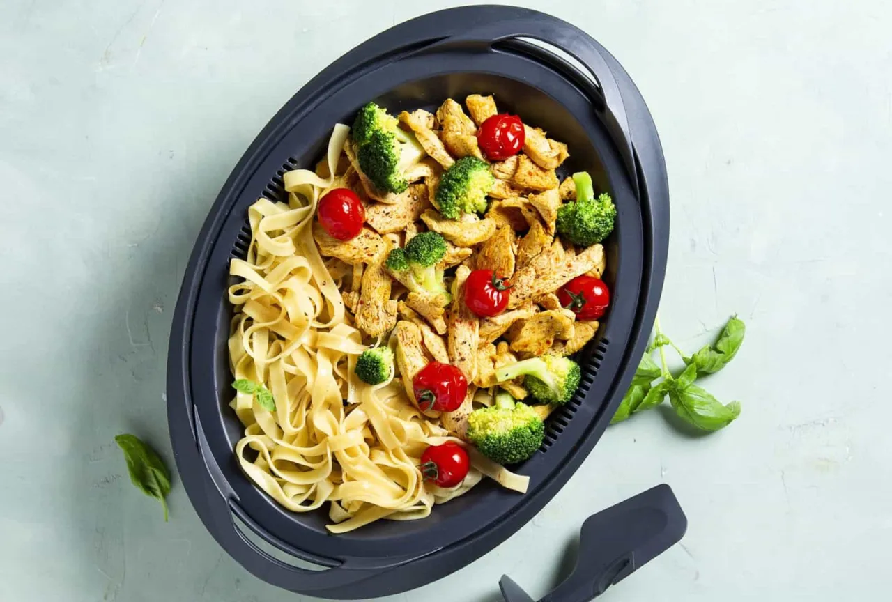 appetitliches Thermomix Hauptgericht auf einem Teller angerichtet