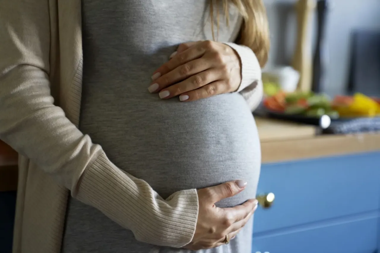 brzuch w ciąży tydzień po tygodniu