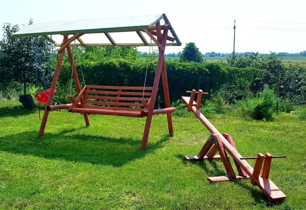 huśtawka z deski dla dziecka DIY