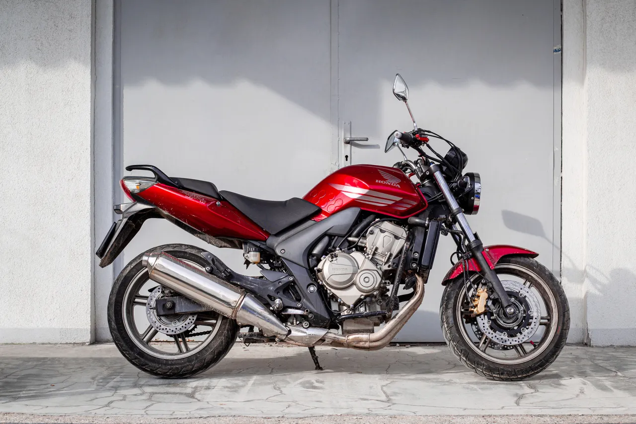 Zdjęcie Ile kosztuje wymiana oleju w motocyklu? Ceny, które musisz znać